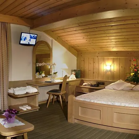 Ladinia Dolomites View Hotel Pozza di Fassa