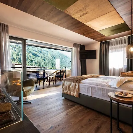 Hotel Ladinia Dolomites View Pozza di Fassa