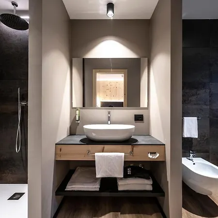 Ladinia Dolomites View Hotel 4*